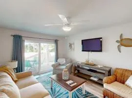 Beachside condo Short steps to beach Sleeps 6 Pool