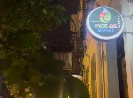 Pak Az Deluxe Hotel