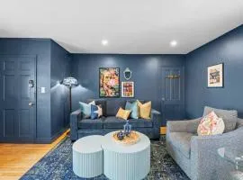 1BR on SALEM Common w/ Parking l Walk to Town