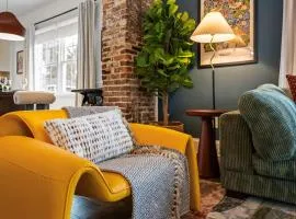 3BD plus 1BD Tiny Home - Outdoor Movie & Yard Fun