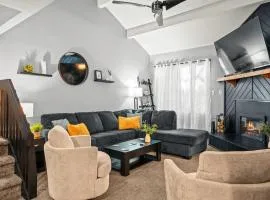 Lakeside Haven Ping Pong Fire Pit Mins to Big Boulder Lake Harmony