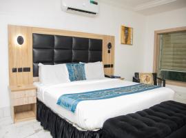 Golden Tulip Hotel, hotel em Asaba