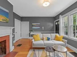 1803 Salem 1BR | Walk to Haunted Happenings