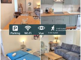 Panorama du sanctuaire 400 metres de la Grotte 3 chambres 8 personnes PARKING FERMÉ gratuit, Hotel in Lourdes