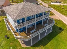 Crystal Cabana-Sleeps 26,Hot Tub,3300 sq ft,4 King Suites, Pets, Elevator