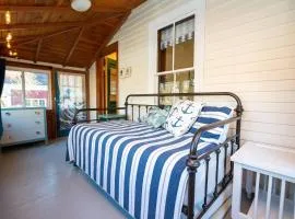 Antique Cottage|PRIVATE SAUNA|Beach|Firepit+Grill