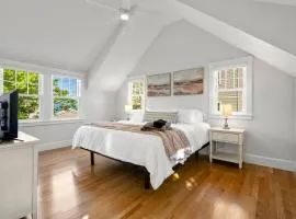 Dog Friendly 2BR Home Walk to Beach+Bearskin Neck