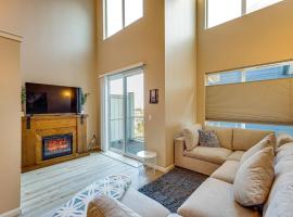 4 Mi to Dtwn, Commuter-Friendly Apt in Tacoma, hotel sa Tacoma
