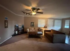 Budget Stay Near Scott Road - Transit, Free Parking & Fast WiFi