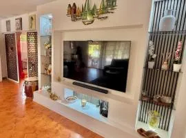 Villa familiale avec jardin et grande terrasse