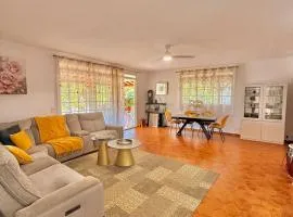 Villa familiale avec jardin et grande terrasse