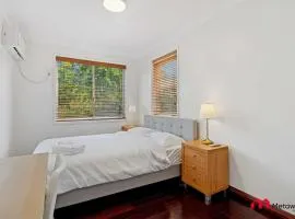 MetaWise Cozy Family Room3 in Shared Home Free Parking