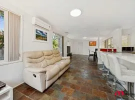 MetaWise Cozy Family Room5 in Shared Home Free Parking