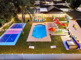 NEW-Heated Pool-Pickleball-Hot Tub-Movie Theater-Game Room-Playset-Basketball-10 Beds