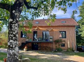 Hilltop Haven in Parlan – hotel w mieście Parlan