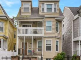 Enjoyable 3-bedroom house in charming East Orange neighborhood, Hotel in East Orange