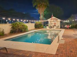 Tybee Island Gem: Spacious Home w/ Private Pool, Hotel in Tybee Island
