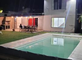 Casa con Piscina -El nogal, hotelli kohteessa Las Heras