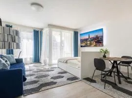 Karolina Executive - Standing Desk, Monitor & Garden View