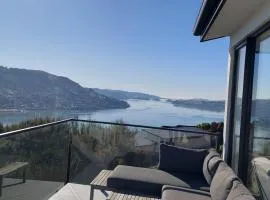 Stunning modern home with amazing harbour views