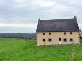 Maison de ferme paisible avec vue sur vallée et terrasse - FR-1-489-385, hotel v destinaci Mazirat