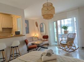 Cocon lumineux à Bandol à deux pas de la plage et de la gare, Hotel in Bandol