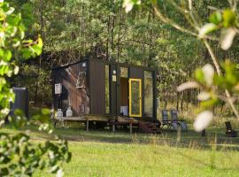 Wombat Hideaway by Tiny Away, hotel i Laguna
