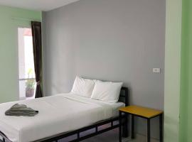 โรงแรมสิริพรชัย 2, готель у місті Takua Pa