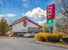 HomeTowne Studios by Red Roof Buffalo - Niagara Airport, hotel u gradu Vilijamsvil