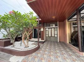 Homestay Aesthetic Jogja, хотел в Gondowulung