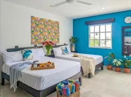 Family Escape with 2 Double Beds with Fast WiFi and Air Conditioning 500m from Beach 6A