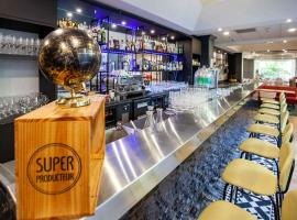 Mercure Paris Centre Tour Eiffel, хотел в Париж