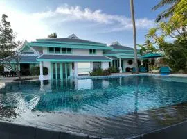 Villa Sunrise Golden Beachfront 5BR at Hua Thanon