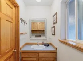 Alpine Acres Lodge by NW Comfy Cabins