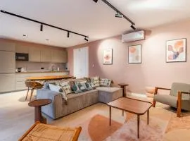 Chic 3-room air-conditioned apartment in the heart of the Marais