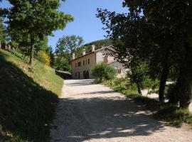 APPARTAMENTI Villa Marianna, hótel með bílastæði í Spoleto