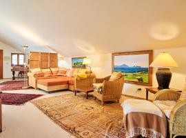 Comfortable and spacious apartment with garden in Mondsee Tiefgarben, hotel v destinaci Tiefgraben