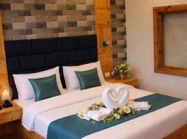 Hotel Riverview Serenity A unit of The Lavish Stays, khách sạn ở Haripūr