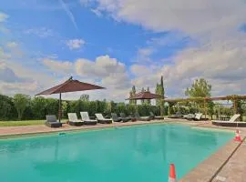 Modern holiday home in Foligno - Loc with pool