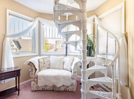 Harmony House short term rental – hotel w mieście Okotoks