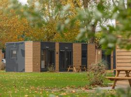 Cube I 4 persoons chalet op Resort de Betuwe, Hotel in Zennewijnen