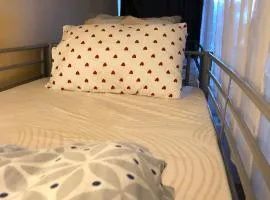 Female dorm- Femme dortoir Paris 8pm-10am