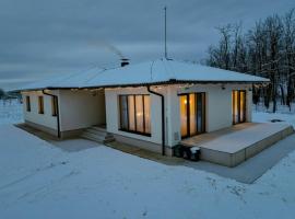 The Field House, Bihor Romania، فندق في Borod