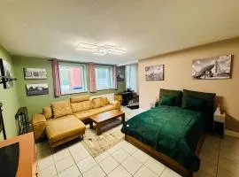 Studio-Apartment mit eigenem Eingang und Terrasse in Kiel-Holtenau