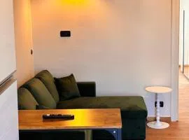 Caldo bilocale con metro sotto casa