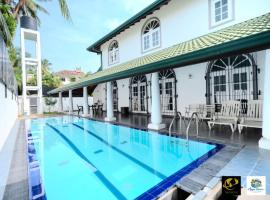 Azure Heaven Villa, Hotel in Wennappuwa