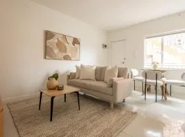 Charming St Kilda Apartment by Beach & Gardens