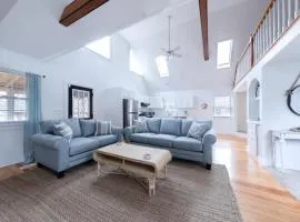 Cozy Hyannis Retreat Near Beaches & Downtown