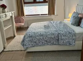 Chambres et appartement dans un immeuble