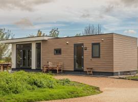 Cube XL I 6 persoons chalet op Resort de Betuwe، فندق في Zennewijnen